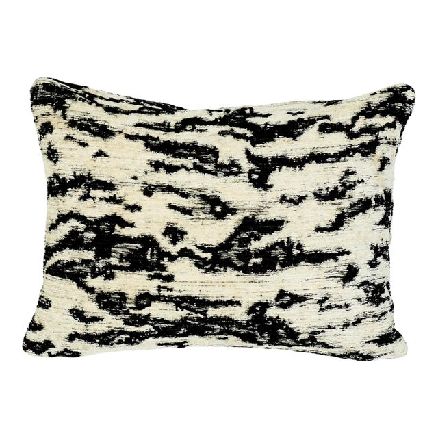 Schumacher Serengeti 18" Lumbar Pillow in Tigre Blanc For Sale