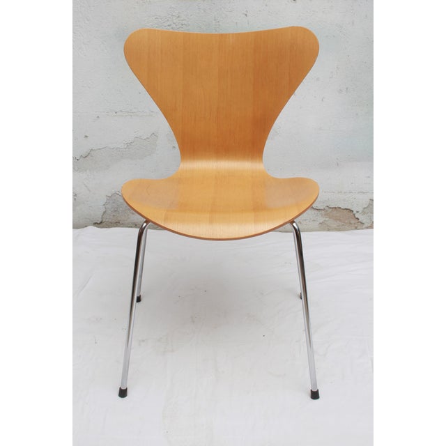 Design classic Made in Denmark. Chair 3107, designed by Arne Jacobsen for Fritz Hansen. Made of solid ash wood with chrome...