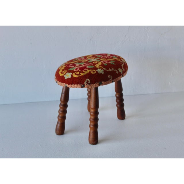 Vintage Mid-Century Turned Wood Legs Needlepoint Footstool Ottoman For Sale - Image 9 of 10