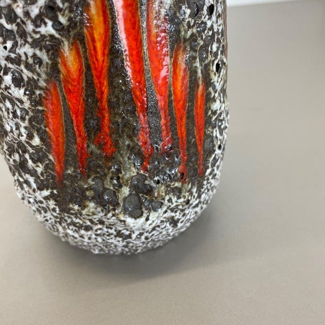 Zig Zag Lora Fat Lava Vase attributed to Scheurich, Germany, 1970s For Sale - Image 18 of 18