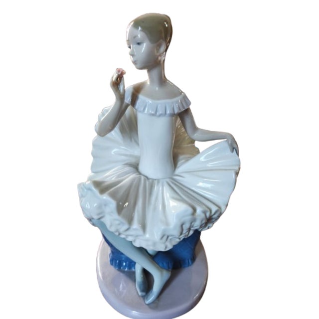 A Dream Come True Figurine in Porcelain by Nao for Lladró, 1983 For Sale - Image 3 of 9