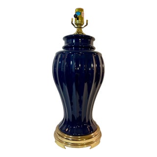 Vintage Chinoiserie Cobalt Blue Fluted Ginger Jar Table Lamp on Brass Stand For Sale