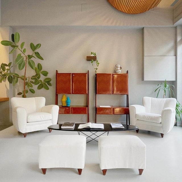 Set of Italian Armchair and Ottoman in White Fabric, Italy, 1940s For Sale - Image 3 of 17