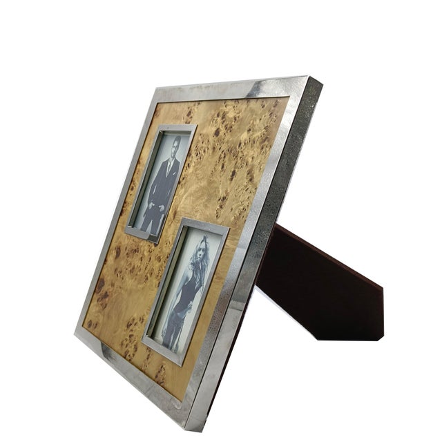 This double frame stands out for its sophisticated combination of materials, designed to hold two photographs in an...