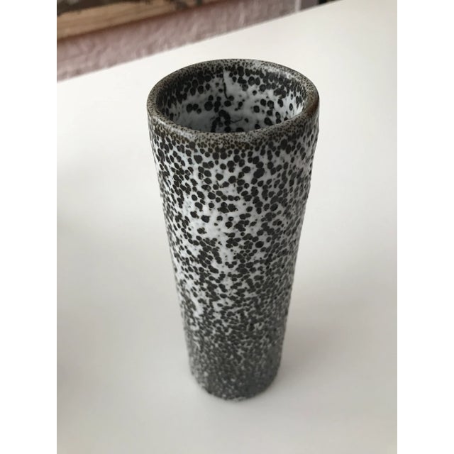 Mid-Century Modern Vintage Mid-Century Modern Douglas Ferguson Pigeon Forge Pottery Medium Cylinder Vase With Black & White Lava Glaze For Sale - Image 3 of 10