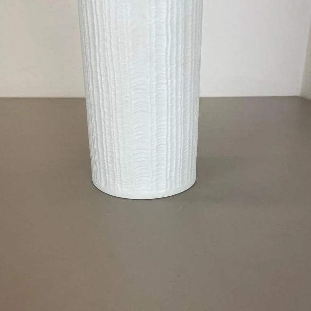 1970s Large OP Art Vase by Heinrich Fuchs for Hutschenreuther, Germany, 1970s For Sale - Image 5 of 18