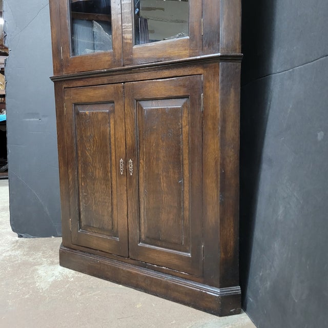 Late 20th Century English Oak Glass Top Doors With Paneled Bottom Doors Corner Cupboard For Sale - Image 11 of 16