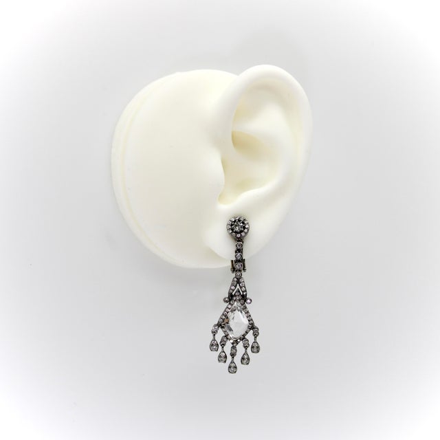 1990s Pair of 18k Gold Contemporary Quartz and Diamond Earrings For Sale In Los Angeles - Image 6 of 8
