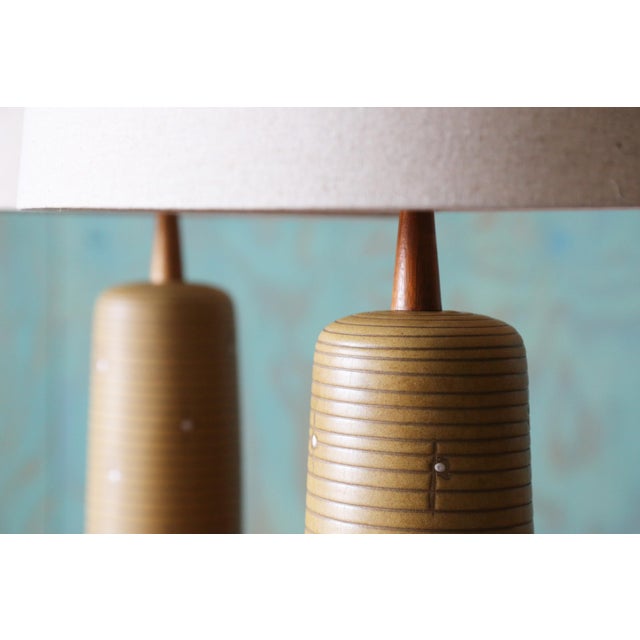 Mid-Century Modern 1960s Pair of Jane and Gordon Martz Table Lamps M41 Marshall Studios Yellow With White Decoration For Sale - Image 3 of 14