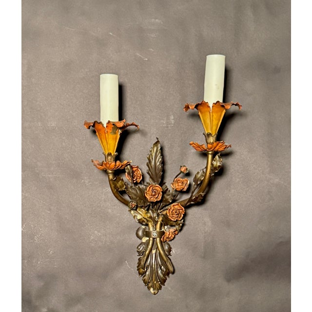 Beaux-Arts Early 20th Century Attributed to Edward F. Caldwell & Co. Pair of Painted Tole Floral Wall Sconces For Sale - Image 3 of 8