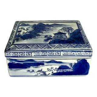 Vintage Blue & White Chinoiserie Porcelain Lidded Trinket Box With Landscape Scene For Sale