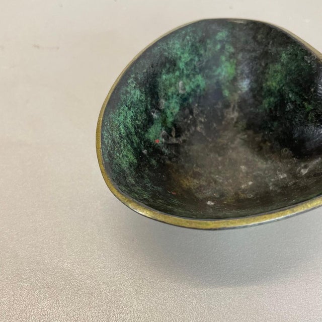 Small Organic Form Brass Ashtray from Carl Auböck, 1950s For Sale - Image 14 of 18