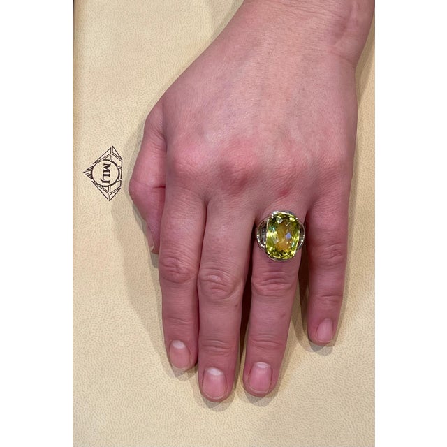Traditional 18 Carat Natural Lemmon Topaz Checkerboard Cocktail Ring 18 Karat Gold, Estate For Sale - Image 3 of 18