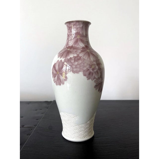 Japanese Ceramic Vase with Delicate Carvings by Makuzu Kozan Meiji Period For Sale - Image 9 of 13