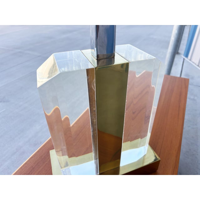 Metal 1970s Mid Century Modern Lucite and Brass Table Lamp by Charles Hollis Jones For Sale - Image 7 of 9