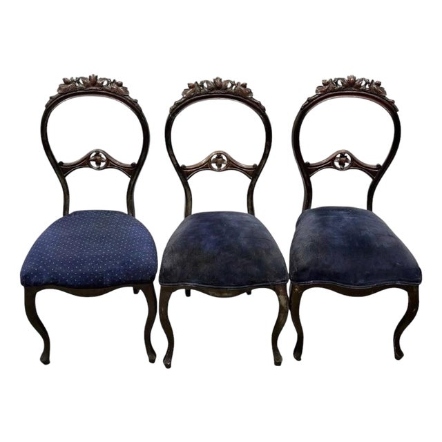 Early 20th Century Set of 3 Victorian Carved Balloon-Back Side Chairs For Sale