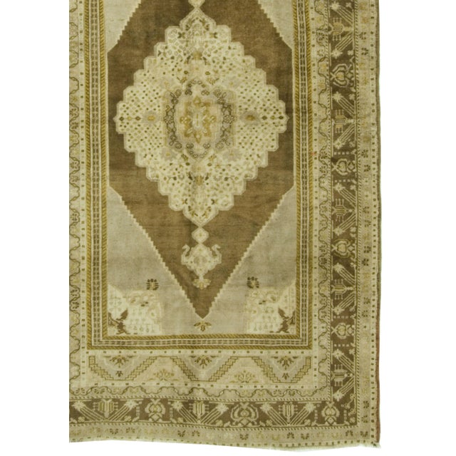 Turkish Oushak with medium pile and no condition issues. The wonderful color combination creates a versatile piece.