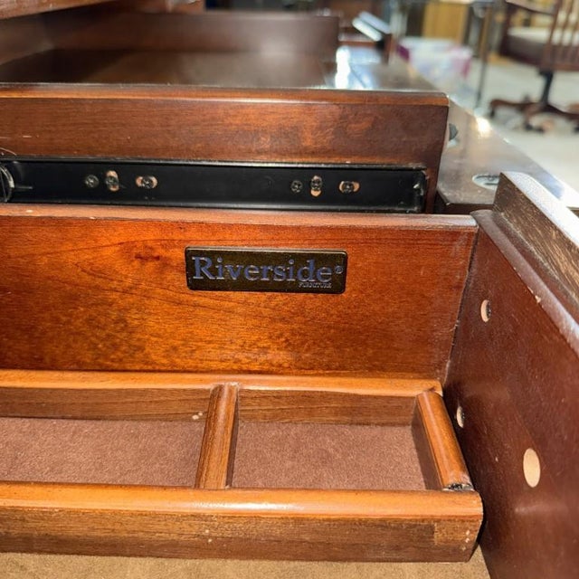 Riverside Furniture Traditional Executive Desk For Sale - Image 10 of 18