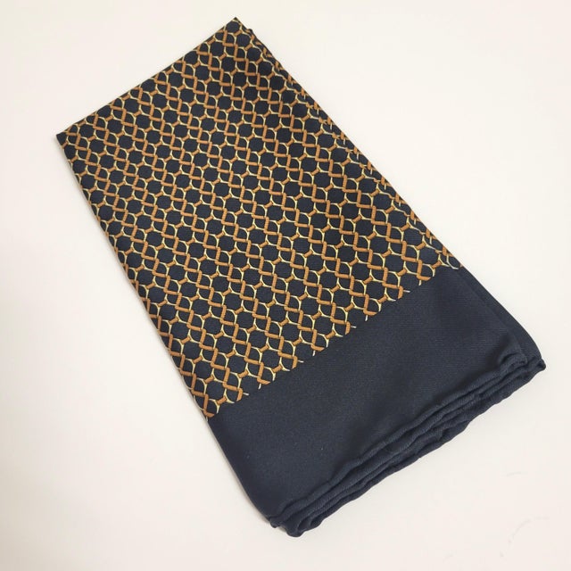 Traditional Hermès Neck or Handbag Scarf, or Pocket Square – Timeless Luxury in Silk For Sale - Image 3 of 6