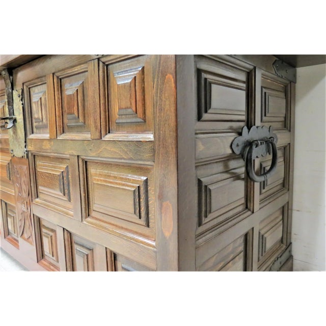 Early 20th Century French Renaissance Revival Oak Panel Front Blanket Box For Sale - Image 5 of 11