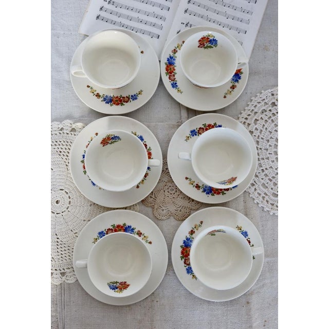 Beautiful set of 6 cups and saucers in ecru earthenware with polychrome floral motifs. The pieces are in good used...