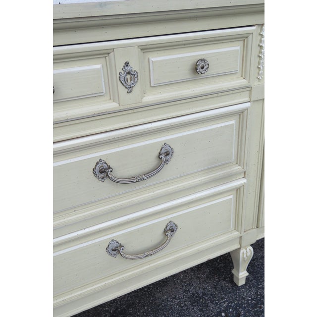 Off-white Mid 20th Century Dixie French Shabby Chic Painted Long Dresser Bathroom Vanity Tv Console 6223 For Sale - Image 8 of 18