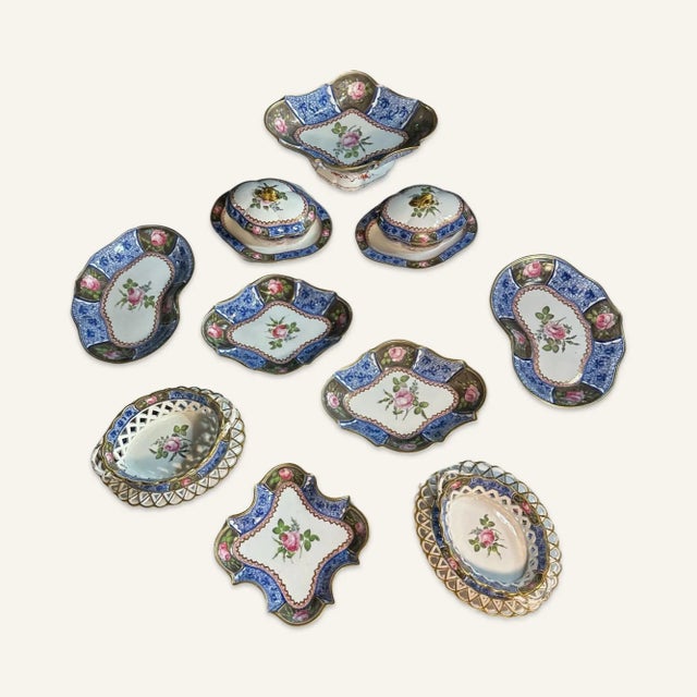 This set of 28 pieces of late 18th century Spode features underglaze blue and red with overglaze enamels in pinks and...
