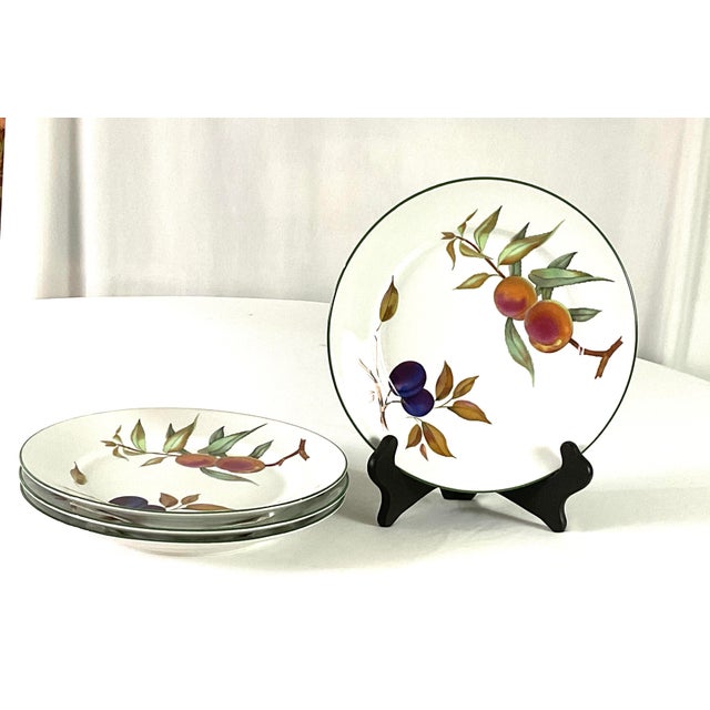Royal Worcester Evesham bone China dinner plates Set of four Featuring a contemporary style, glossy finish and a...