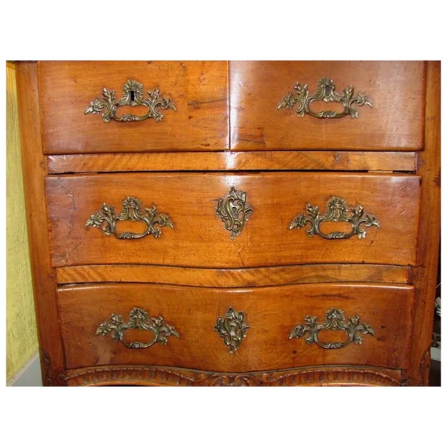 Mid 18th Century Antique French Louis XV Walnut Commode Circa 1740 For Sale - Image 5 of 9