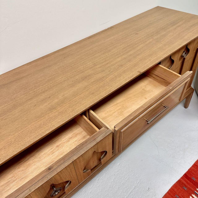 1950s Mid-Century Modern Tall Boy Chest of Drawers Kent Coffey Perspecta Moroccan, Attributed For Sale - Image 16 of 17