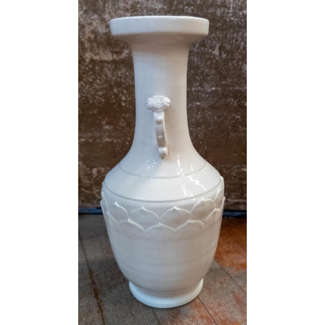 Ceramic 20th Century Chinese Chinoiserie Republic Period Blanc De Chine Vase, Dehua Kiln For Sale - Image 7 of 15