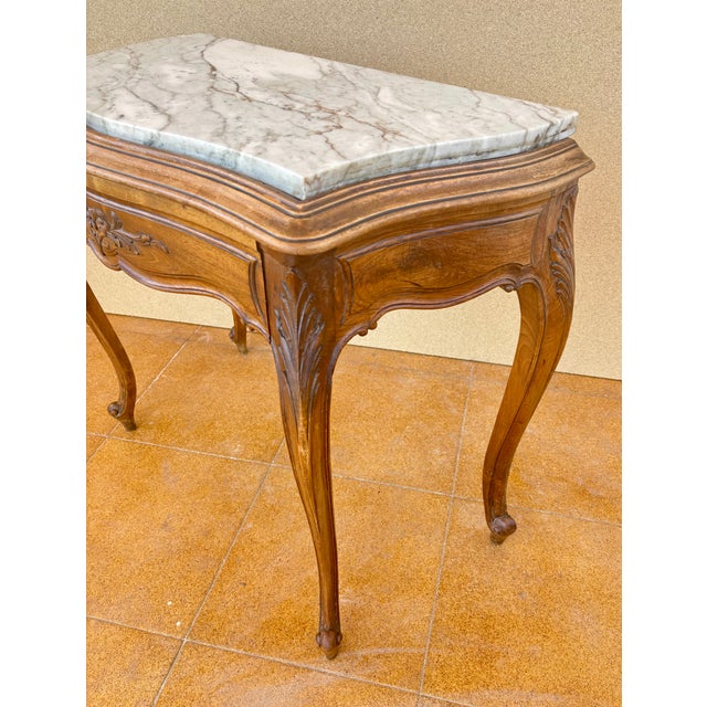 1940s Pair of French Louis XV Style Wood Side Tables With Marble Tops For Sale - Image 11 of 11