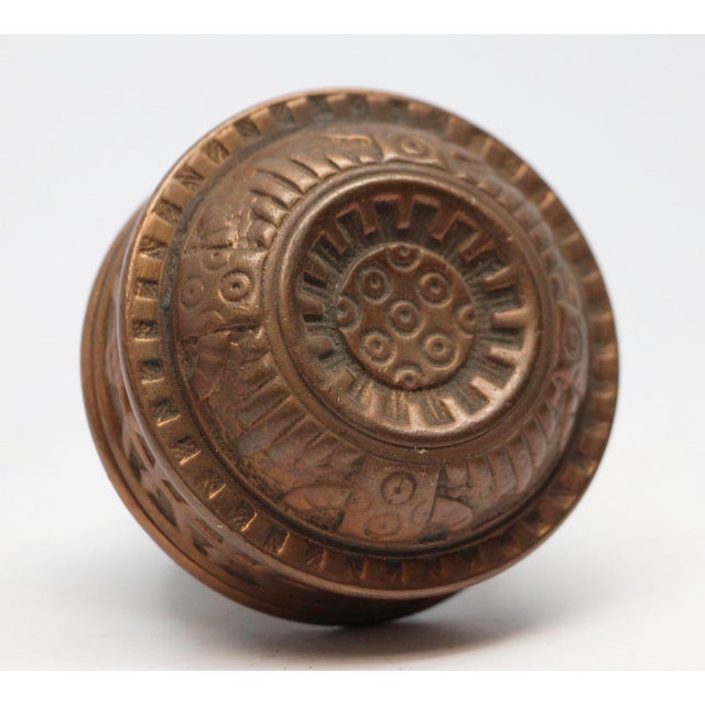 This Vernacular style 4 fold knob in the Windsor pattern was made by Reading in the 1891 catalog. It is part of the...