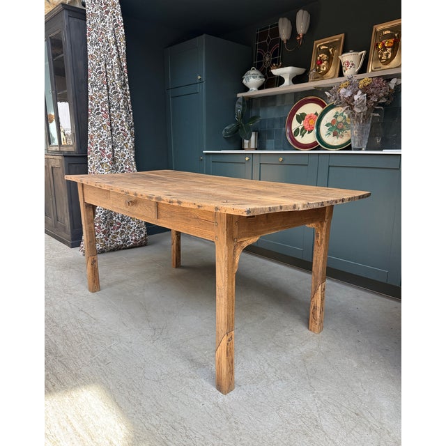 Authentic oak farmhouse table dating from the late 19th century. Its simple lines, beautiful proportions, and numerous...