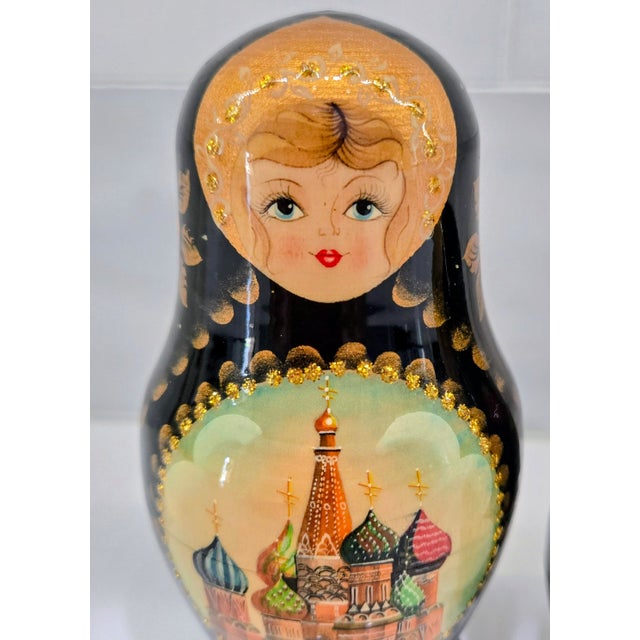 Late 20th Century Vintage Hand-Painted Russian Matryoshka Nesting Dolls, 5-Piece Moscow Landmark Set, Black Lacquer & Gold For Sale - Image 5 of 13