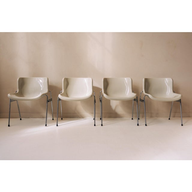 Ivory Space Age Ivory Chairs from Artifort, Set of 4 For Sale - Image 8 of 8