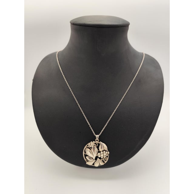 Art Deco Necklace with Amulet, Floral Hearts and Grapes in 800 Silver, 1920s For Sale - Image 6 of 6