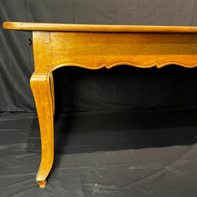 French Provincial Antique French Farmhouse Dining Table With Scalloped Apron and Two Drawers For Sale - Image 3 of 14