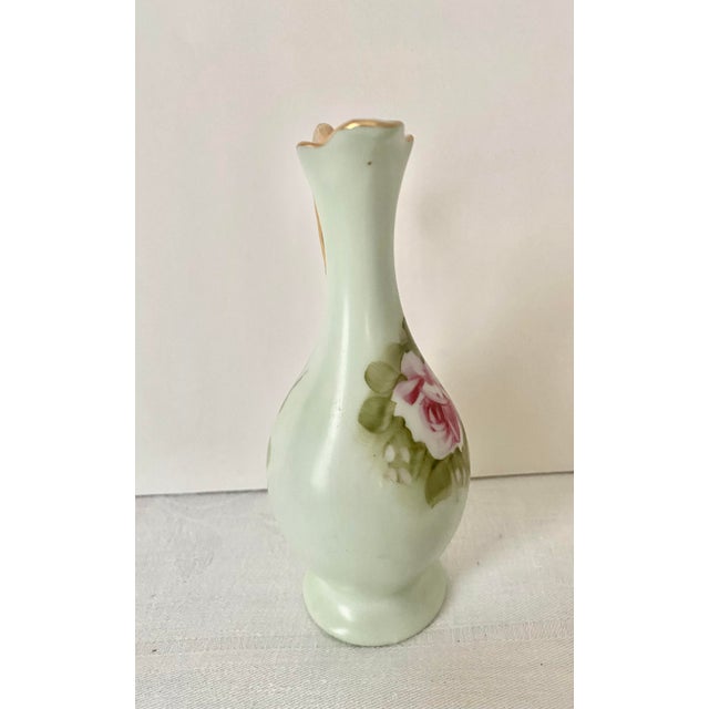 Traditional Mid 20th Century Lefton Porcelain Green Heritage Rose Hand-Painted Porcelain Ewer/Miniature Pitcher/Bud Vase Excellent Condition For Sale - Image 3 of 8