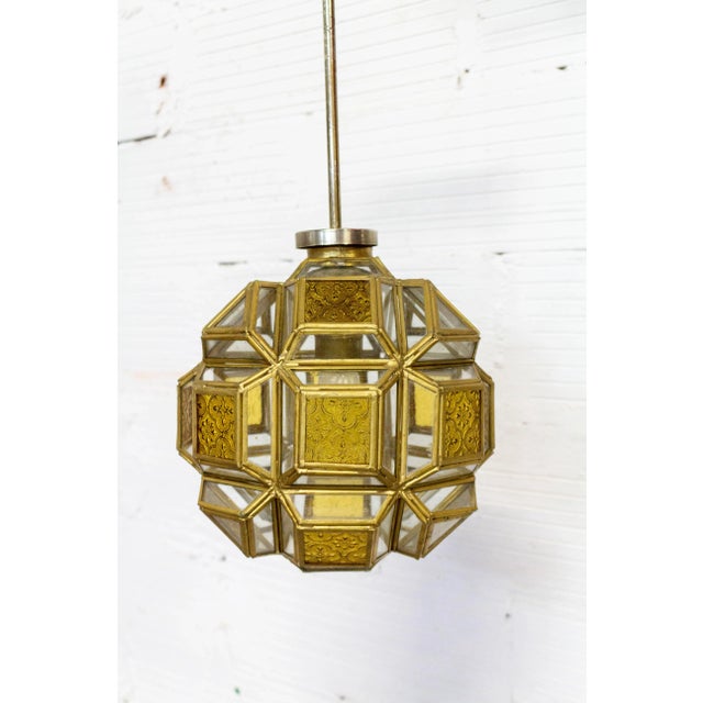 Pendant light with colored and transparent glass. Up to 250V (Europe/UK Standard).The wiring of this item may be original...