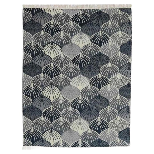 Handwoven European Style Flat Kilim Rug For Sale