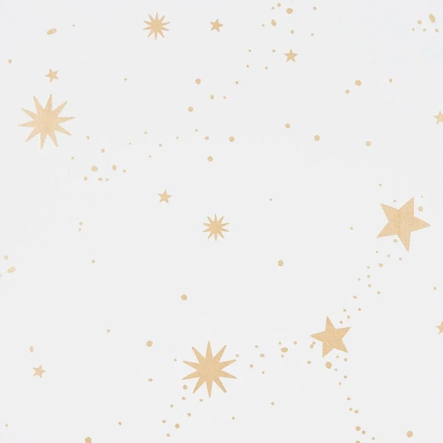 Children's Schumacher x Marie-Chantal Scattered Stars Wallpaper in Ivory For Sale - Image 3 of 4