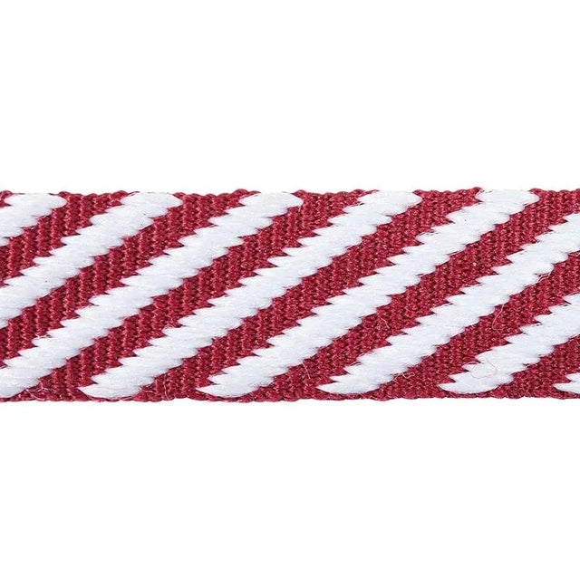 With its woven, diagonal stripe design, inspired by 1940s guitar straps, this twill tape is a dynamic finishing touch for...
