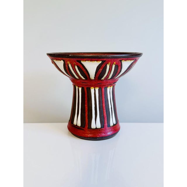 Signed vessel – usable as a vase or candlestick – designed by Heidi Kippenberg with a powerful combination of white and...