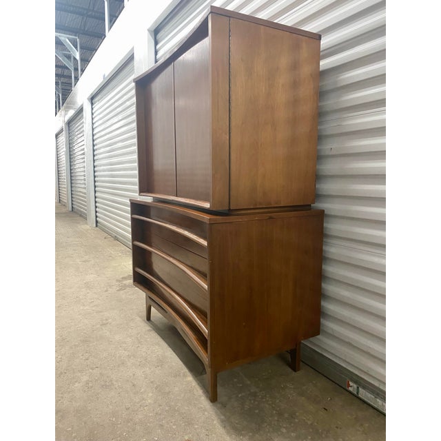 Mid-Century Modern 60s Mid-Century Modern Walnut Curved Highboy Dresser by Young Manufacturing . For Sale - Image 3 of 12