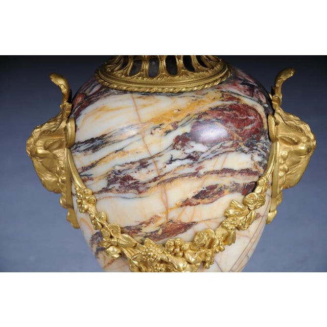 French Ornate Rams Head Potpourri Vase in Marble with Bronze For Sale - Image 12 of 18