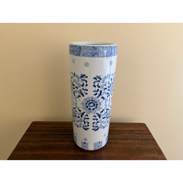 Vintage Chinoiserie Blue & White Porcelain Umbrella Stand With Floral Motif For Sale - Image 12 of 13