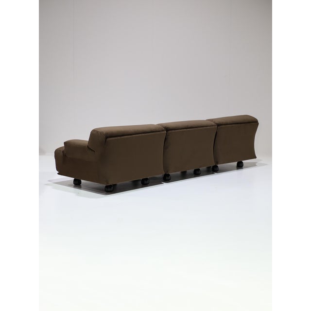 1970s Fianda Modular Sofa and Armchair in Brown Velvet by Vico Magistretti for Cassina, 1970s, Set of 4 For Sale - Image 5 of 18