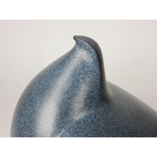 Modernist Bronze Bird Sculpture on Wood Slab Plinth For Sale In Las Vegas - Image 6 of 8