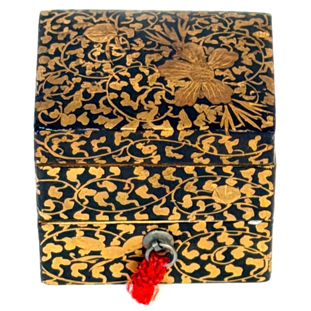 Japanese Meiji Miniature Gold Maki-e Two-Tier Jūbako, circa 1890 For Sale - Image 10 of 12
